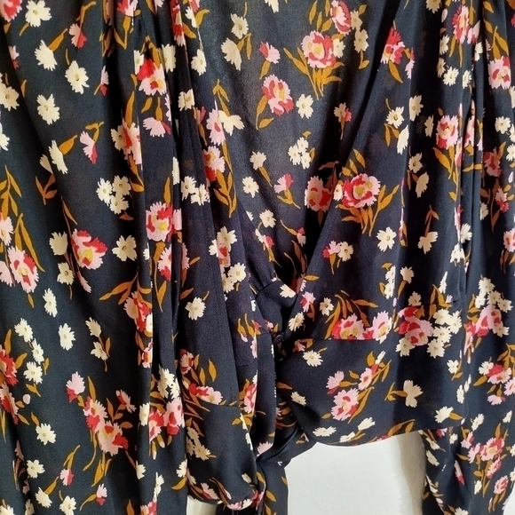 A.L.C. Carla floral silk wrap blouse sz 2 - Picture 4 of 7